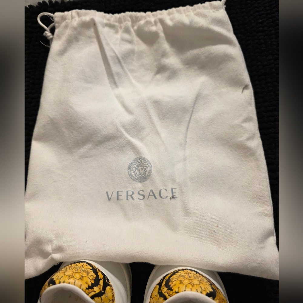 Authentic Versace White Leather Logo Lace-Up Trainers with Branded Laces - Picture 6 of 6